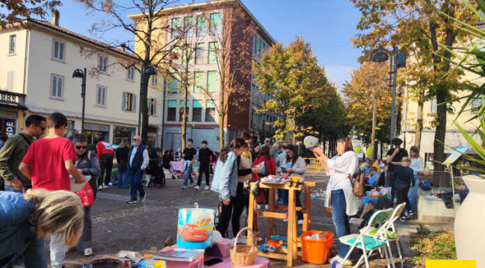 Merate, torna il mercatino dei bambini ed è subito un successo Merate mercatino bambini