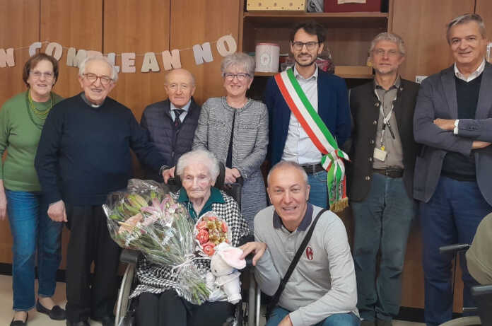 ODILLA CON LA FIGLIA PRESIDENTE CANALI DIRETTORE MAGNELLI DIRETTORE SANITARIO MILLUL ASSESSORE MANZONI