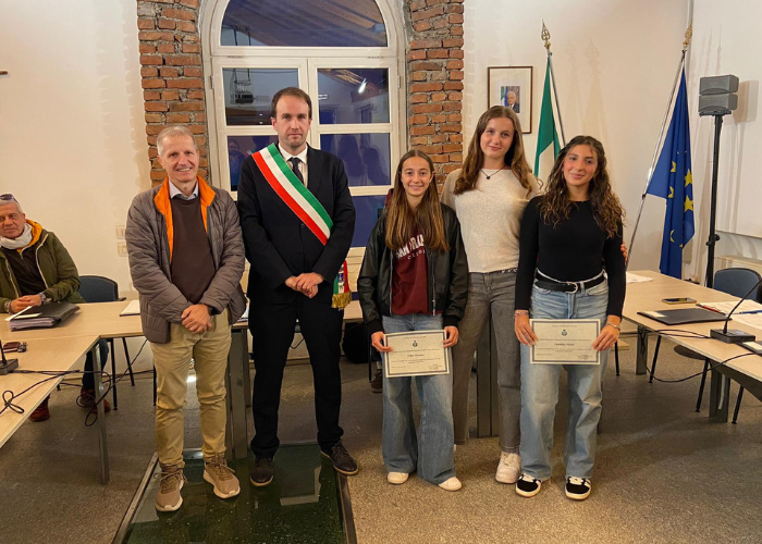Premiazione Borse di Studio. Veronica Volpe, Sofia Carsana e Nicole Paradiso