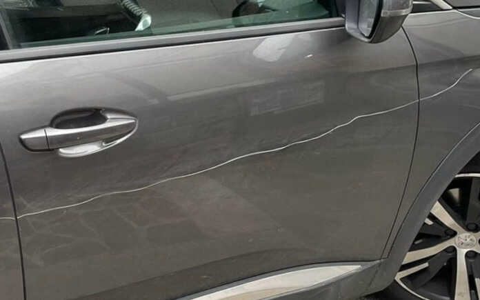 auto sfrisata foto archivio