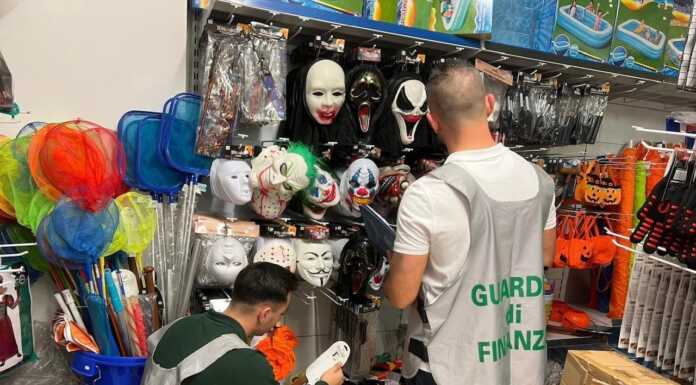Bergamo, la Finanza sequestra 17mila articoli di Halloween non sicuri halloween Guardia Finanza Bergamo gdf
