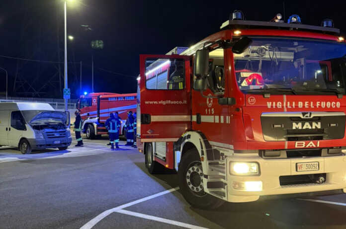 incendio calolzio furgone