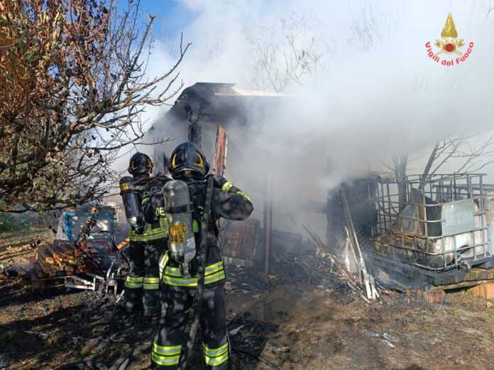 incendio capanno bosisio parini
