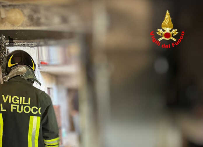 incendio-taverna-colle-brianza-vigili-del-fuoco-20251018 Incendio taverna Colle Brianza