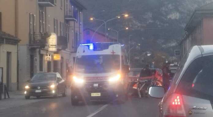 Incidente auto moto sulla provinciale tra Pescate e Lecco, ferita una 17enne incidente auto moto pescate