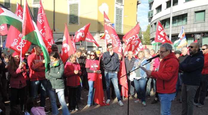 In piazza Diaz il presidio per la Flotilla e Gaza: “Non saremo complici del silenzio”