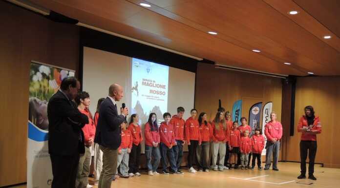 Tra sogni e pareti: successo per la tradizionale serata Maglione in Rosso con i Ragni