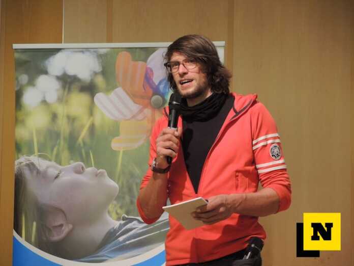 serata maglione in rosso-de zaiacomo Matteo De Zaiacomo