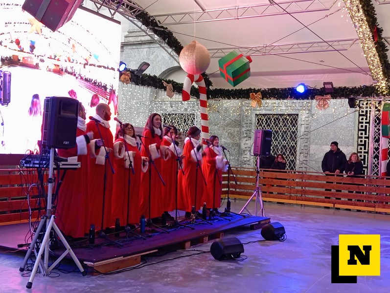 Pista pattinaggio XXL inaugurazione piazza garibaldi lecco