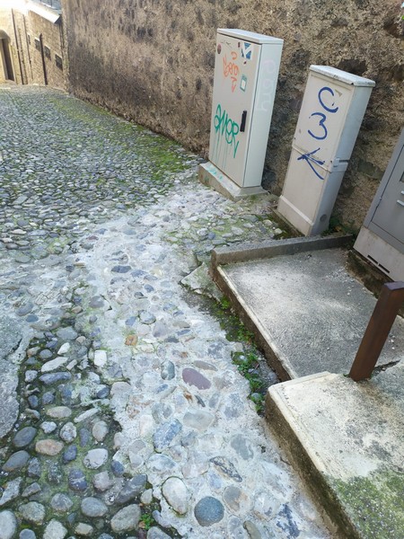 Varenna banda ultra larga strade danneggiate