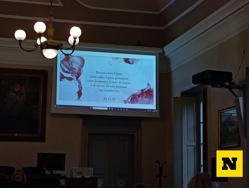 Dona un quadro alla città Lecco violenza sulle donne