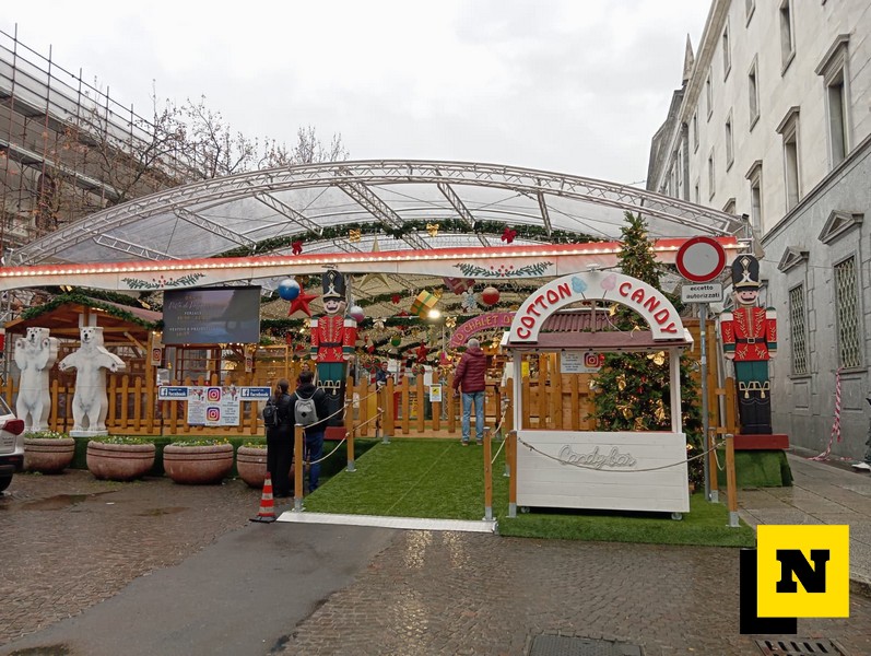 Pista pattinaggio XXL inaugurazione piazza garibaldi lecco