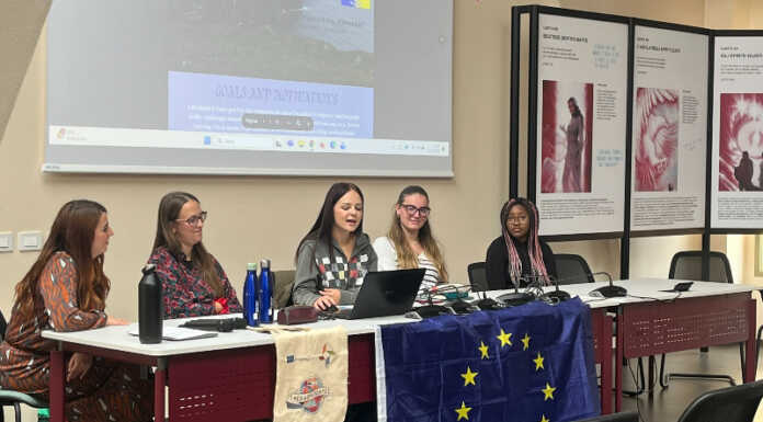 Gli studenti del Bertacchi raccontano l’Europa all’Officina Badoni Incontro Erasmus+ studenti Bertacchi in Officina Badoni