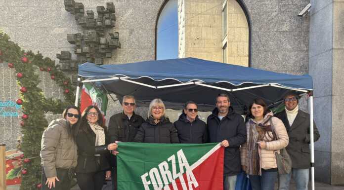 Casa e abitare a Lecco, il tema al centro del gazebo di Forza Italia in piazza
