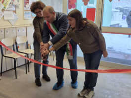 Ballabio. Il rinnovato plesso della scuola dell’infanzia Pianeta Bimbi inaugurato sotto la neve