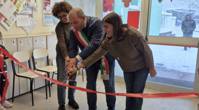 Ballabio. Il rinnovato plesso della scuola dell’infanzia Pianeta Bimbi inaugurato sotto la neve