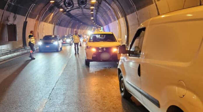 SS36. Furgoncino in contromano, incidente tra Bellano e Dervio