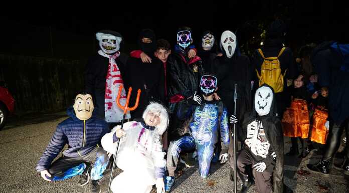 Laorca festeggia Halloween in anticipo: strade animate da mostri e magia Laorca Halloween 2025