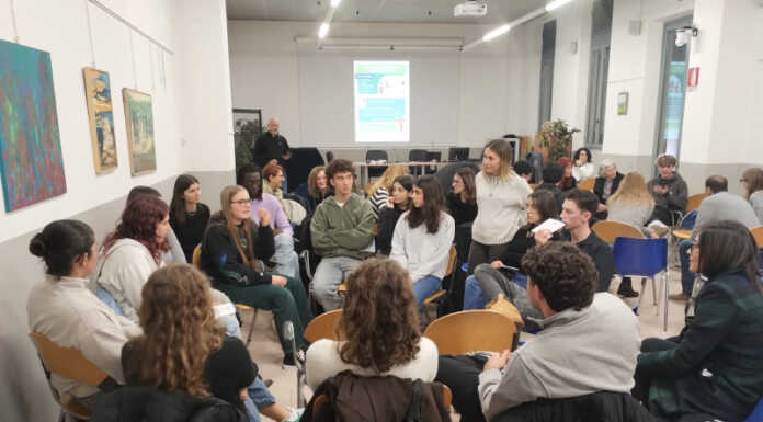 Giovani protagonisti a Lomagna con le Costituzioni e la scuola di passione politica