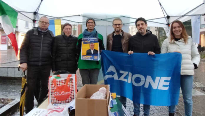 Merate_Azione_banchetto_piazza