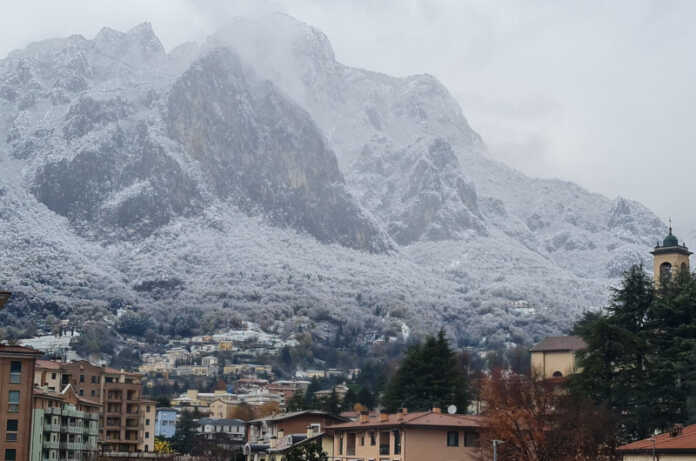 Neve a Lecco 22 novembre 2025