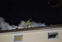 Perledo, incendio tetto: intervento dei Vigili del Fuoco I Vigili del Fuoco al lavoro perledo