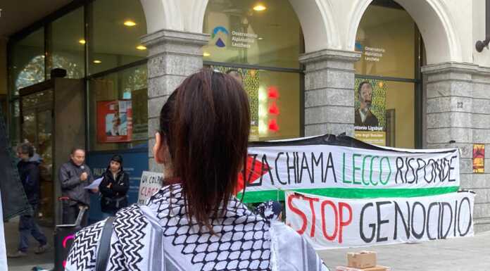 Lecco, nuovo presidio pro-Palestina contro le bombe su Gaza Presidio propal 2025 lecco