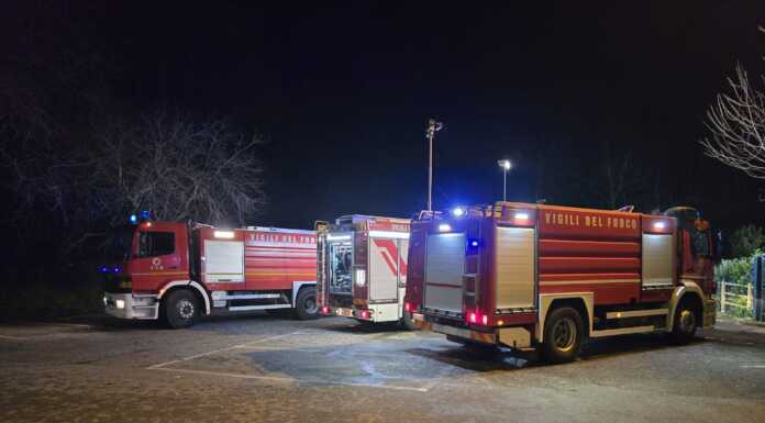 Perledo, incendio tetto: intervento dei Vigili del Fuoco