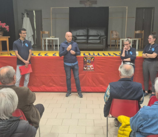 Civate, la Compagnia teatrale “Le Gocce” festeggia 30 anni di teatro, risate e solidarietà Angelo Isella, Sindaco di Civate