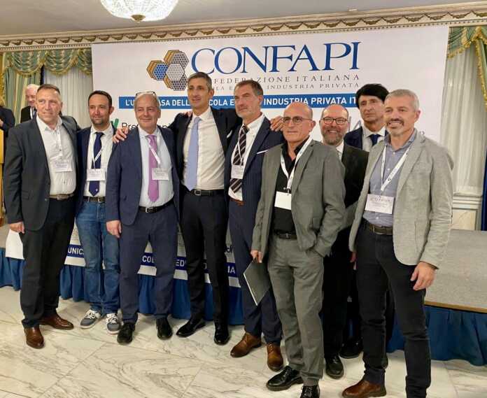 confapi cammisa da sinistra Paolo Bertoni, Davide Gianola, Enrico Vavassori, Cristian Camisa, Luigi Sabadini, Piero Dell'Oca, Marco Piazza, Luigi Rosa e Luigi Pescosolido