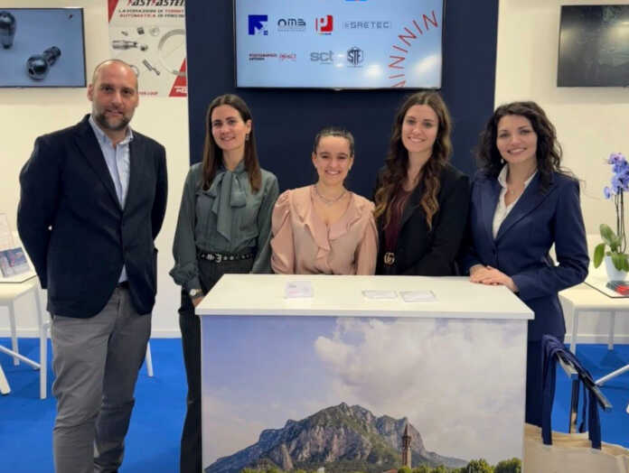 confapi confartigianato lecco Da sinistra Angelo Crippa, Elisa Corti, Federica Mazzucato, Michela Zambroni, Sara Frusca Da sinistra Angelo Crippa, Elisa Corti, Federica Mazzucato, Michela Zambroni, Sara Frusca