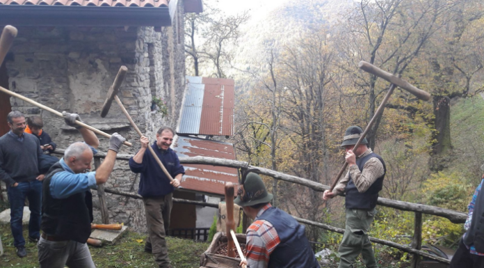 Erve, Nesolio: il borgo che resiste. Torna il rito delle castagne