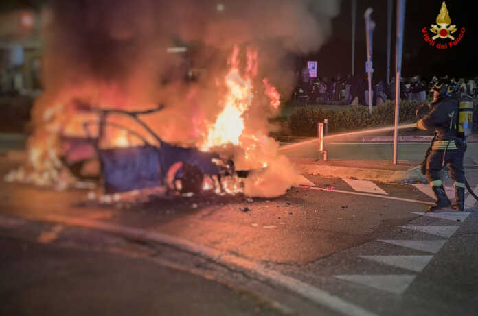 incendio auto dolzago