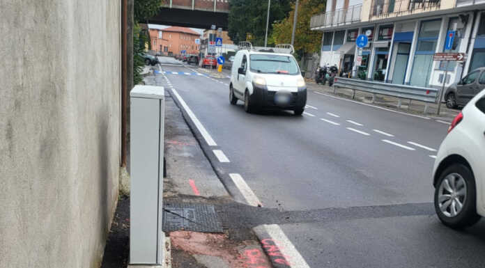 Pescate. Strade massacrate dagli scavi per la fibra: “Faremo pagare tutti i danni”