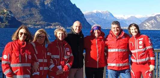 In via Adda una nuova panchina rossa grazie alla Cri e al Comune