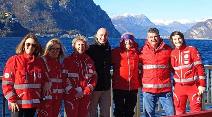 In via Adda una nuova panchina rossa grazie alla Cri e al Comune