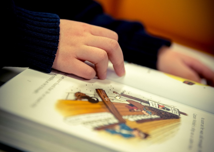 lettura-bambini-pixabay (Image by laterjay from Pixabay)