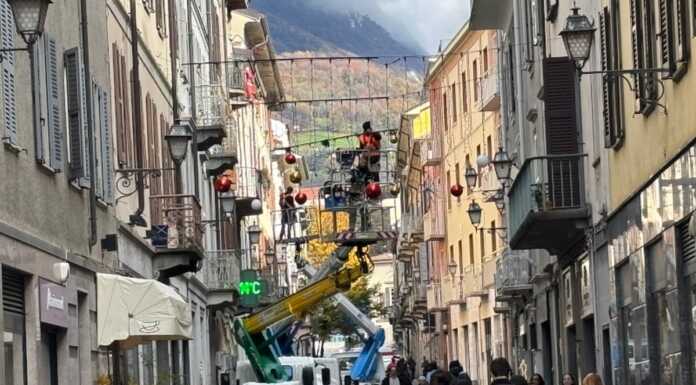 Lecco si prepara al Natale: sabato si accendono le luci in centro città