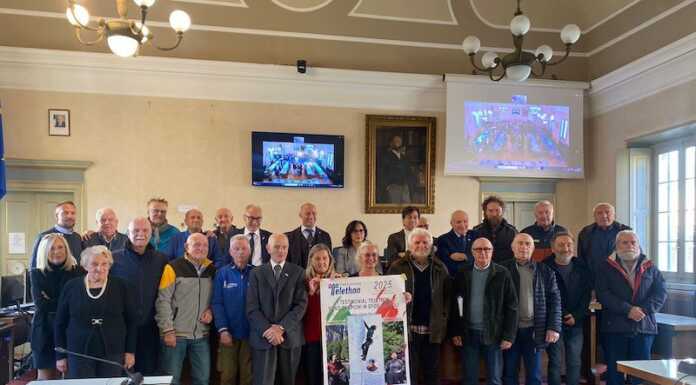 Sirone, la solidarietà per Telethon sale sul palco con l’Ambarabaciccicoccò Ensemble presentazione maratona telethon 2025