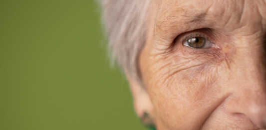 Perdita dell’udito senile: come affrontarla e ritrovare la gioia di sentire