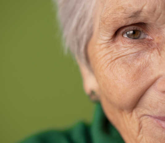 Perdita dell’udito senile: come affrontarla e ritrovare la gioia di sentire