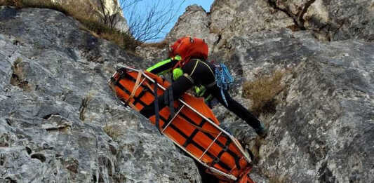 Soccorso alpino. Esercitazione sulla ferrata Gamma 2 per i tecnici della XIX Delegazione Lariana