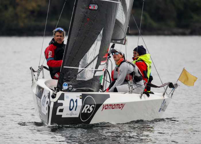 Tommaso Chieffi a sinistra in regata