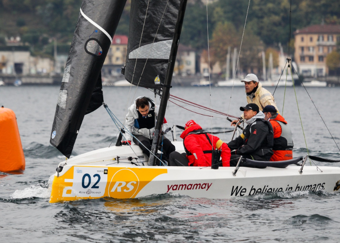 Torben Grael primo da destra in regata