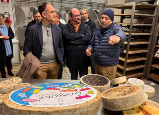 Agricoltura di montagna, Zamperini (Fdi): “Regione Lombardia tutela i produttori di formaggio a latte crudo” Il Consigliere Regionale Giacomo Zamperini con l'Assessore Regionale Alessandro Beduschi