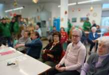 Natale di comunità al Centro Diurno di Mandello: musica, tradizioni e un abbraccio agli anziani Centro Diurno Mandello Festa di Natale