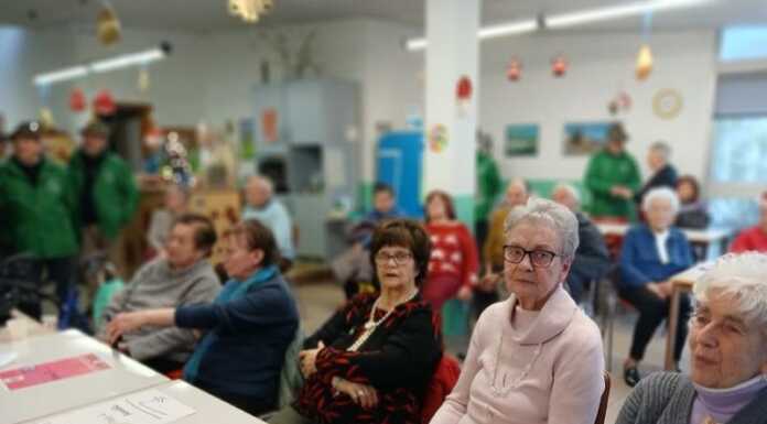 Natale di comunità al Centro Diurno di Mandello: musica, tradizioni e un abbraccio agli anziani Centro Diurno Mandello Festa di Natale
