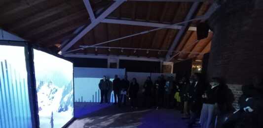“ConoSCIamo: storie di sci e montagna”: la videoinstallazione immersiva prende vita alla Fornace conosciamo-sci-installazione-immersiva-barzio-olimpiadi