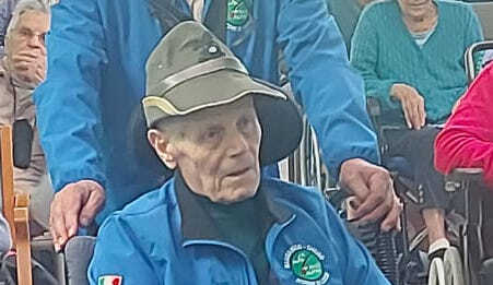 Gli Alpini di Maggianico festeggiano Giacomo Pattarini: 90 anni di impegno e memoria Giacomo Pattarini (Alpini Maggianico) festeggiato dalle Penne Nere per il suo 90° compleanno