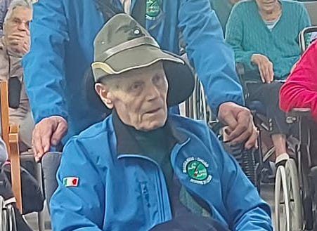 Alpini Maggianico Pattarini 2025 (2) Giacomo Pattarini (Alpini Maggianico) festeggiato dalle Penne Nere per il suo 90° compleanno
